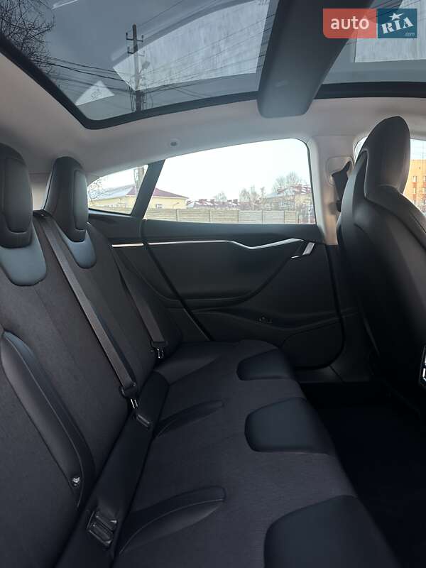 Ліфтбек Tesla Model S 2015 в Києві