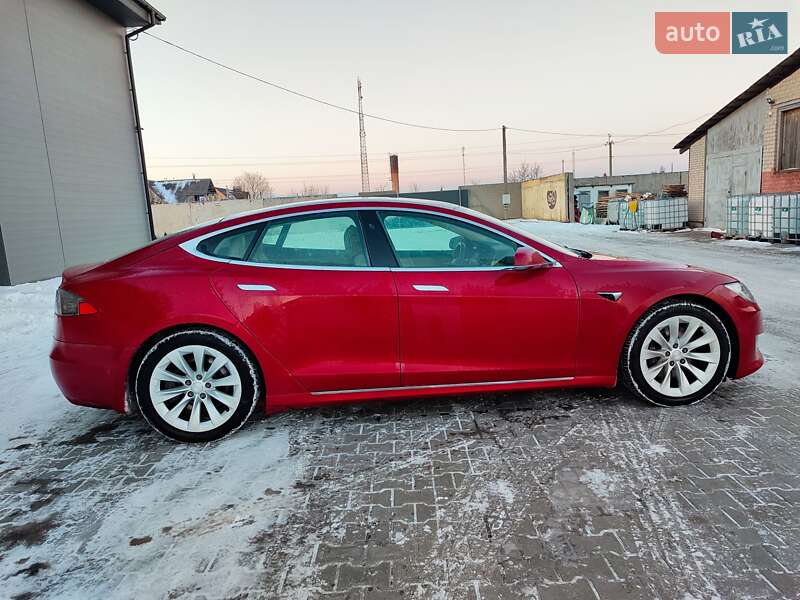 Лифтбек Tesla Model S 2018 в Сарнах