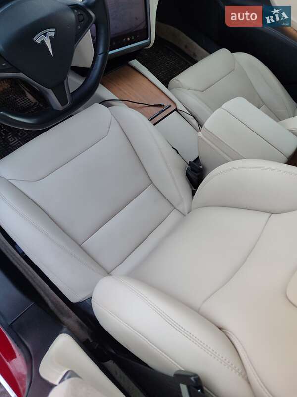 Лифтбек Tesla Model S 2018 в Сарнах
