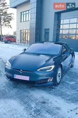 Лифтбек Tesla Model S 2016 в Сарнах