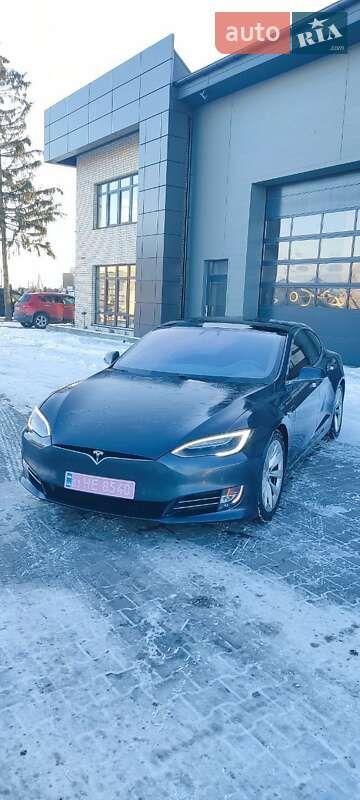 Tesla Model S 2016