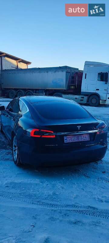 Лифтбек Tesla Model S 2016 в Сарнах
