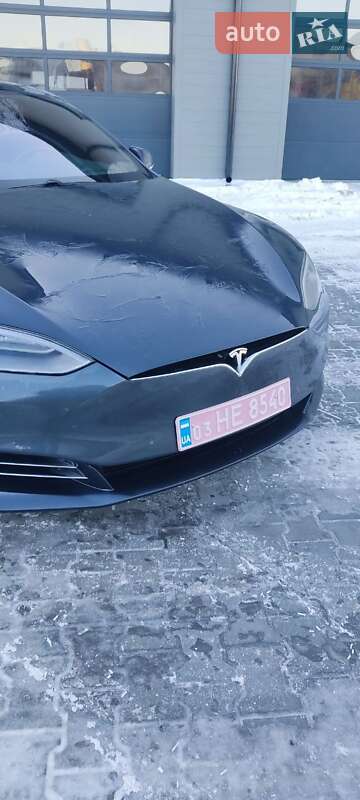 Лифтбек Tesla Model S 2016 в Сарнах