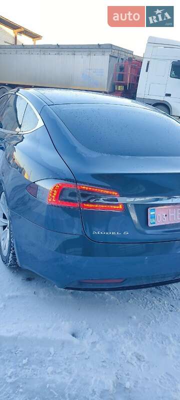 Лифтбек Tesla Model S 2016 в Сарнах