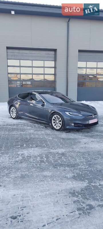Лифтбек Tesla Model S 2016 в Сарнах