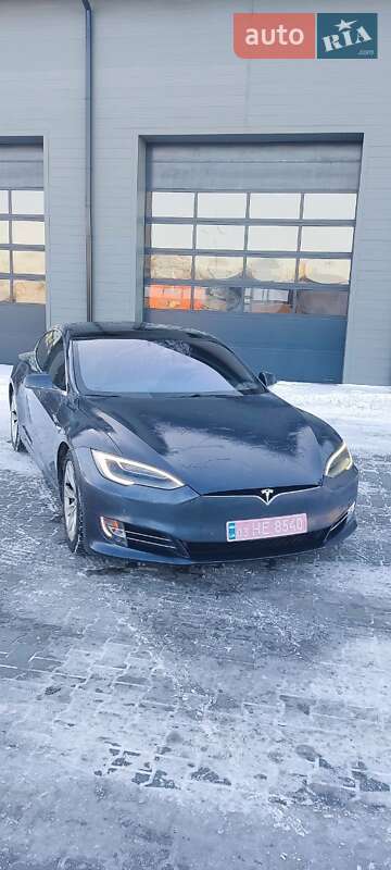 Лифтбек Tesla Model S 2016 в Сарнах