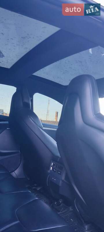 Лифтбек Tesla Model S 2016 в Сарнах