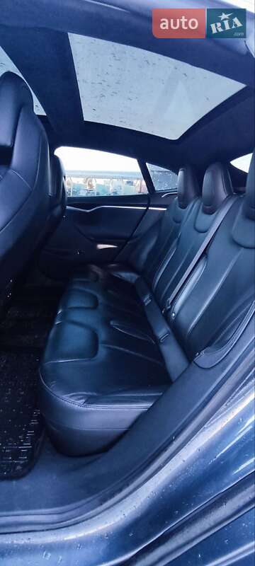 Лифтбек Tesla Model S 2016 в Сарнах