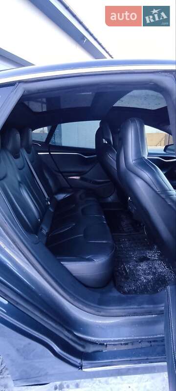 Лифтбек Tesla Model S 2016 в Сарнах