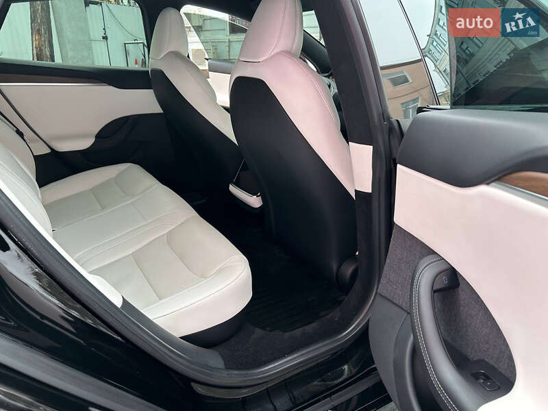 Лифтбек Tesla Model S 2022 в Киеве