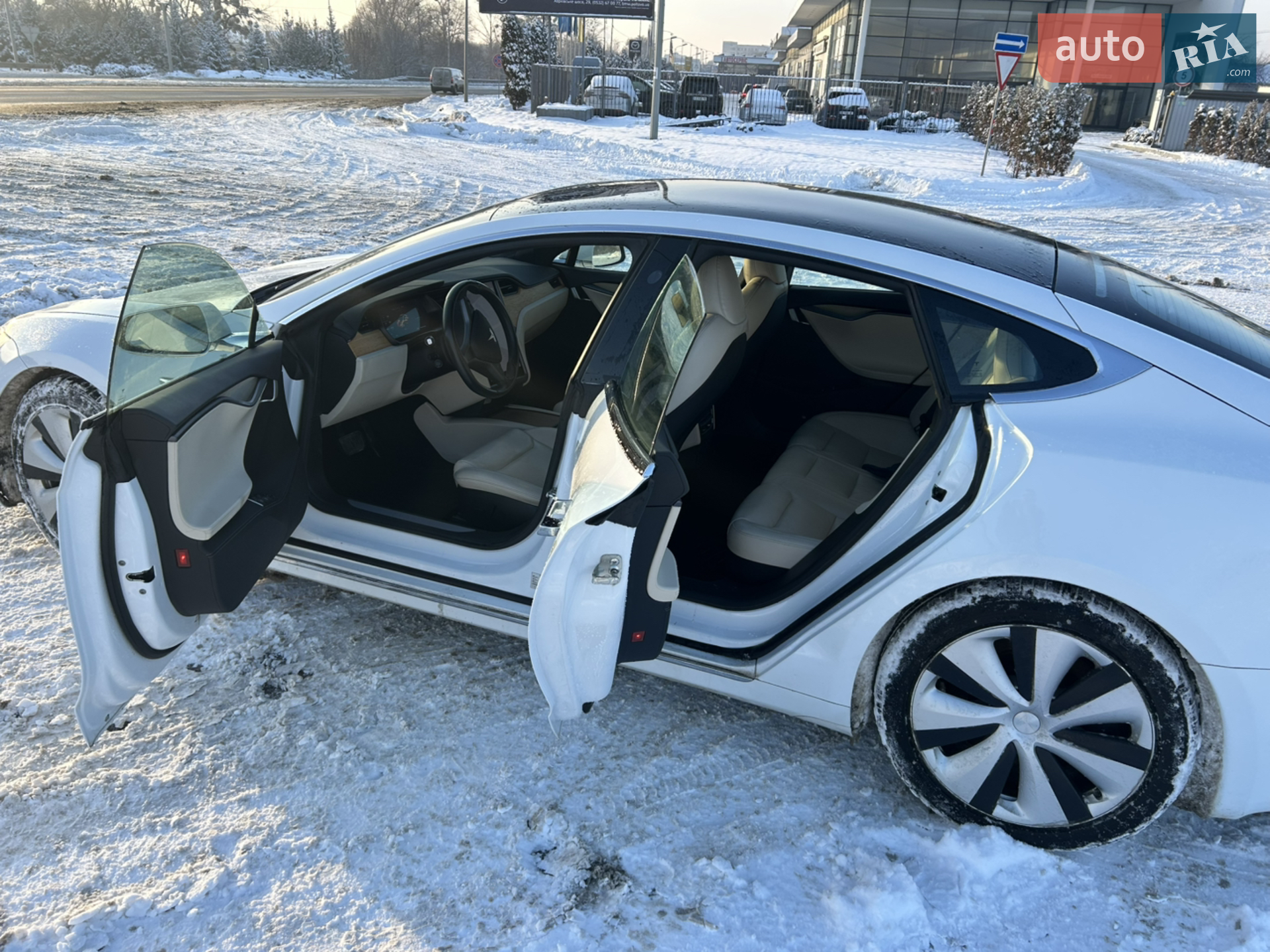 2020 Tesla Model S - мініатюра 11