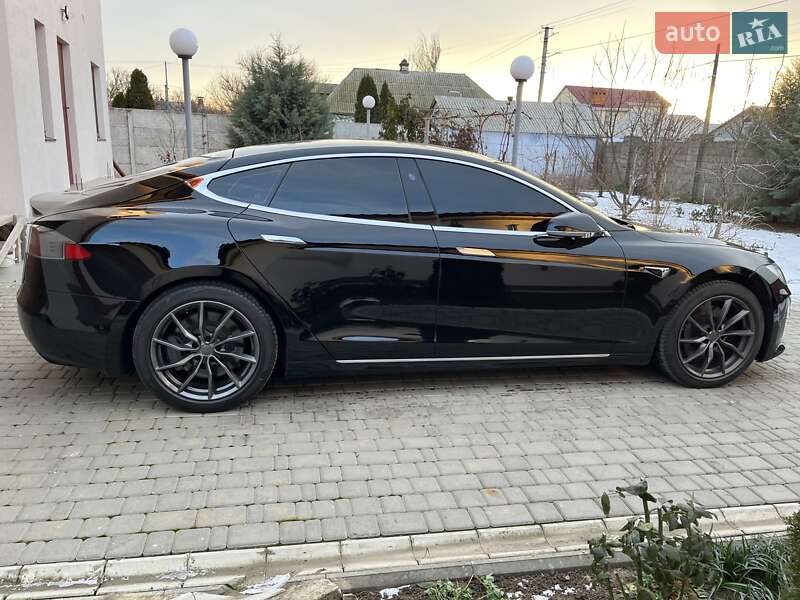 Лифтбек Tesla Model S 2017 в Николаеве
