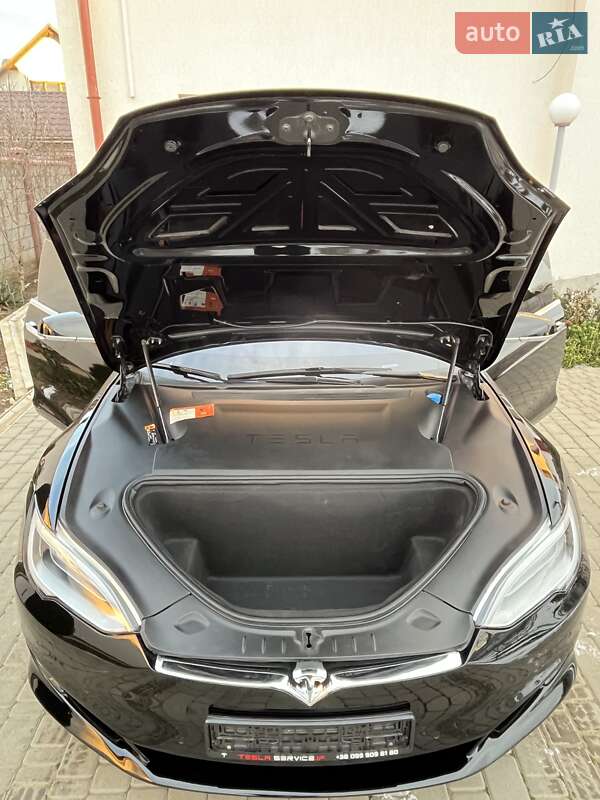 Лифтбек Tesla Model S 2017 в Николаеве