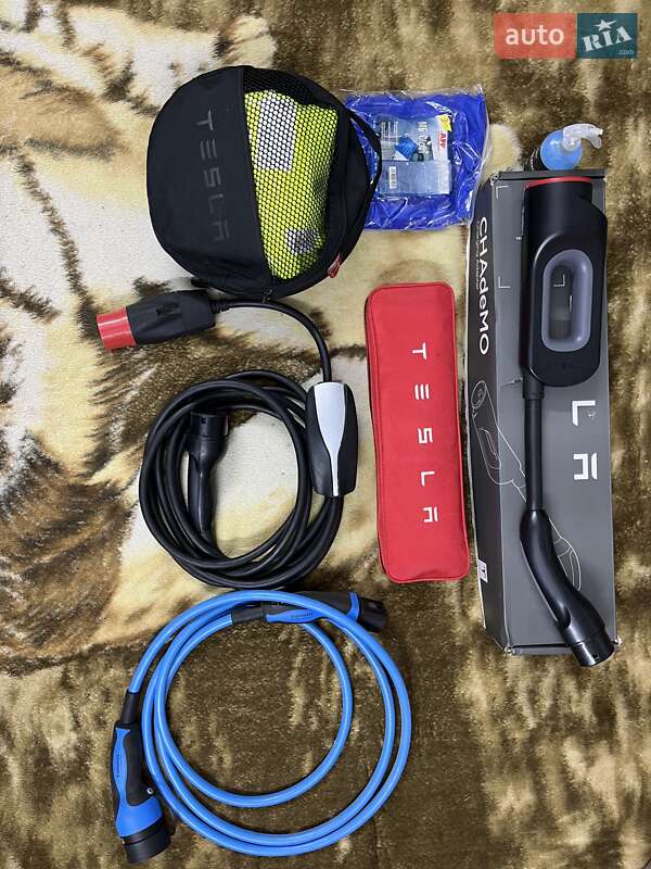 Лифтбек Tesla Model S 2017 в Николаеве