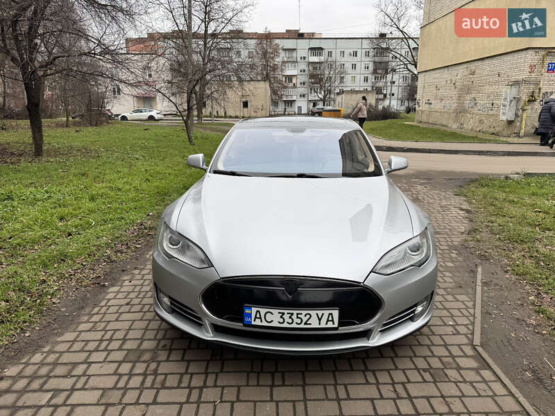 Лифтбек Tesla Model S 2014 в Луцке фото 3 Лифтбек Tesla Model S 2014 в Луцке