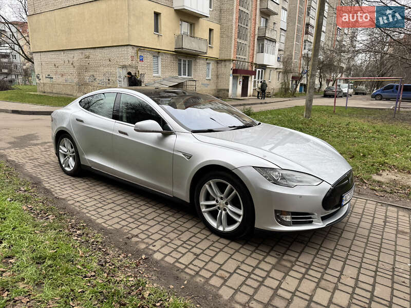 Лифтбек Tesla Model S 2014 в Луцке фото 16 Лифтбек Tesla Model S 2014 в Луцке