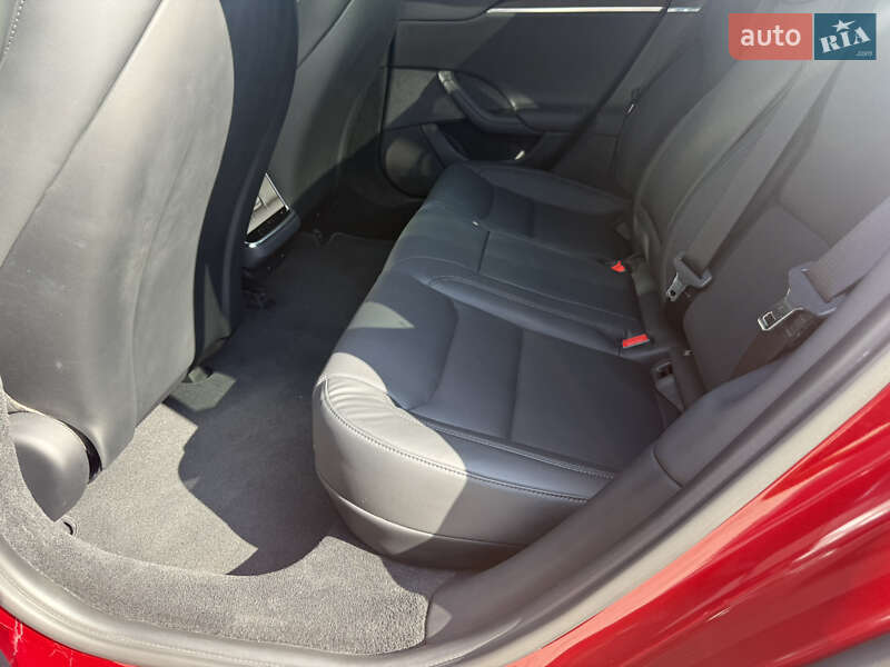 Ліфтбек Tesla Model S 2023 в Дніпрі