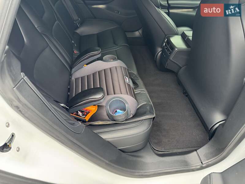 Лифтбек Tesla Model S 2020 в Днепре