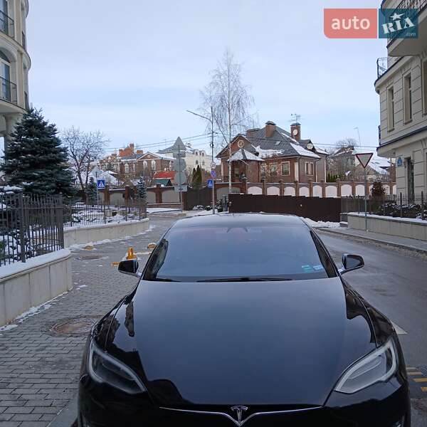 Ліфтбек Tesla Model S 2017 в Києві