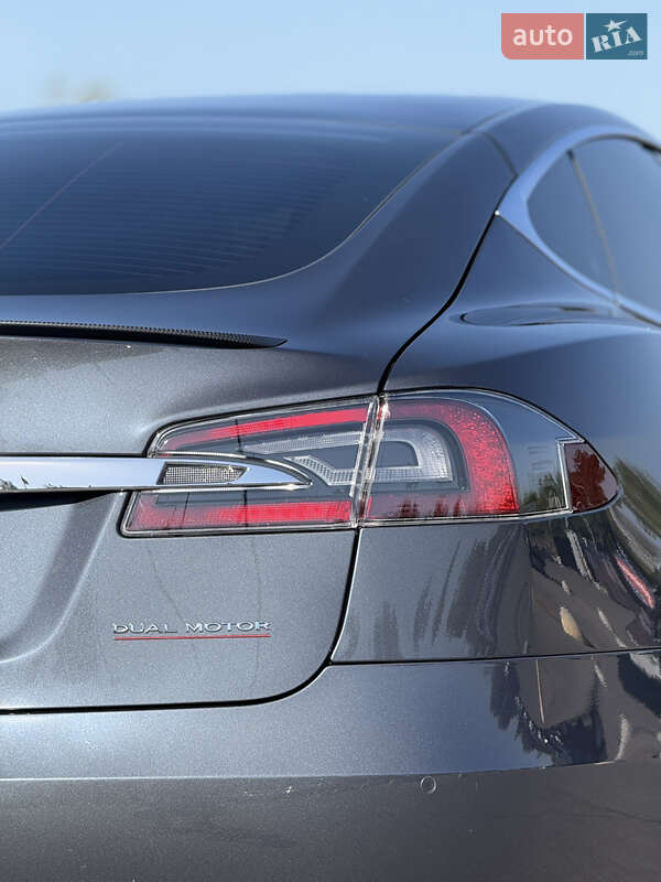 Лифтбек Tesla Model S 2020 в Днепре