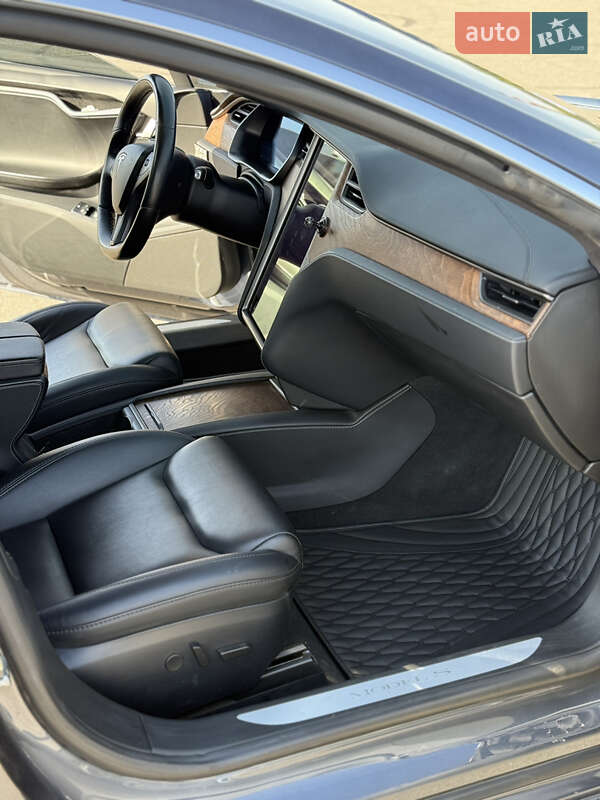 Лифтбек Tesla Model S 2020 в Днепре