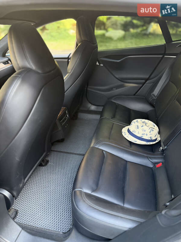 Лифтбек Tesla Model S 2020 в Днепре