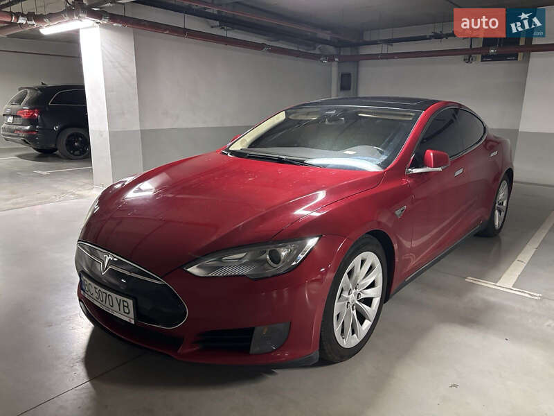 Ліфтбек Tesla Model S 2016 в Львові