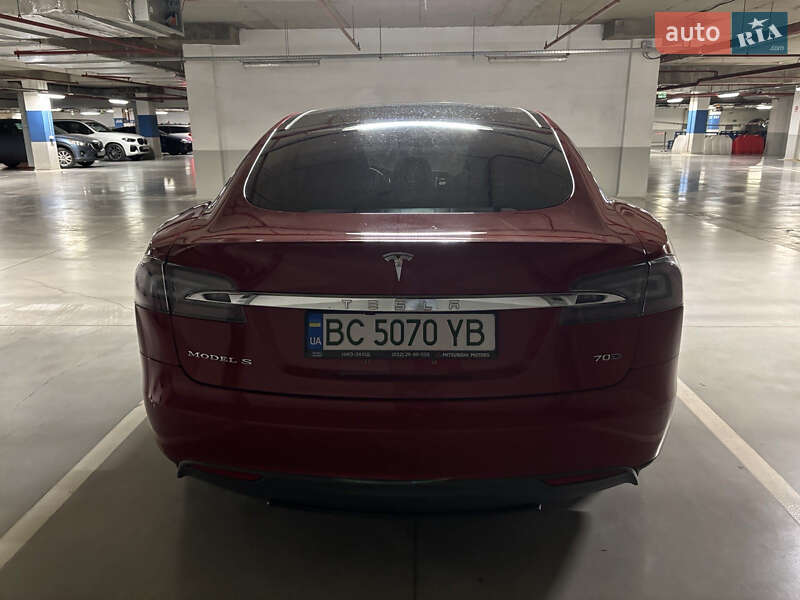 Ліфтбек Tesla Model S 2016 в Львові