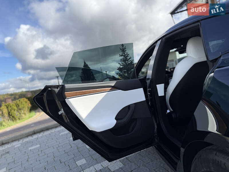 Лифтбек Tesla Model S 2024 в Дрогобыче