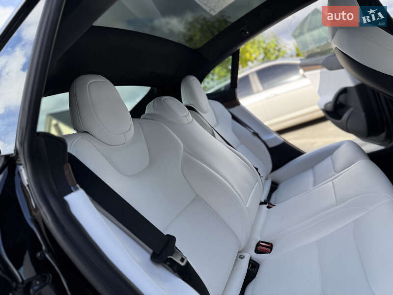 Лифтбек Tesla Model S 2024 в Дрогобыче
