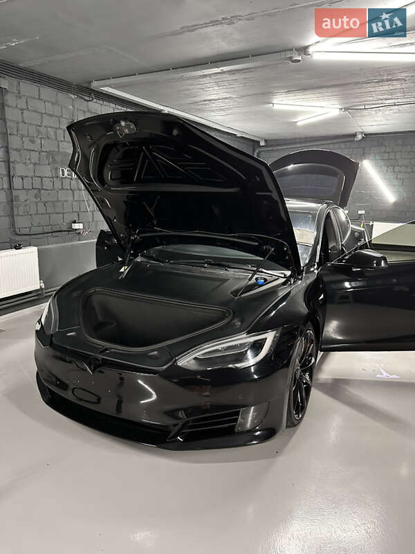 Лифтбек Tesla Model S 2017 в Киеве