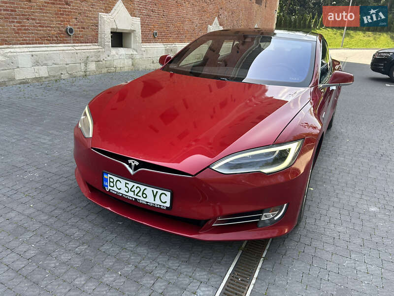 Ліфтбек Tesla Model S 2016 в Львові фото 10 Ліфтбек Tesla Model S 2016 в Львові