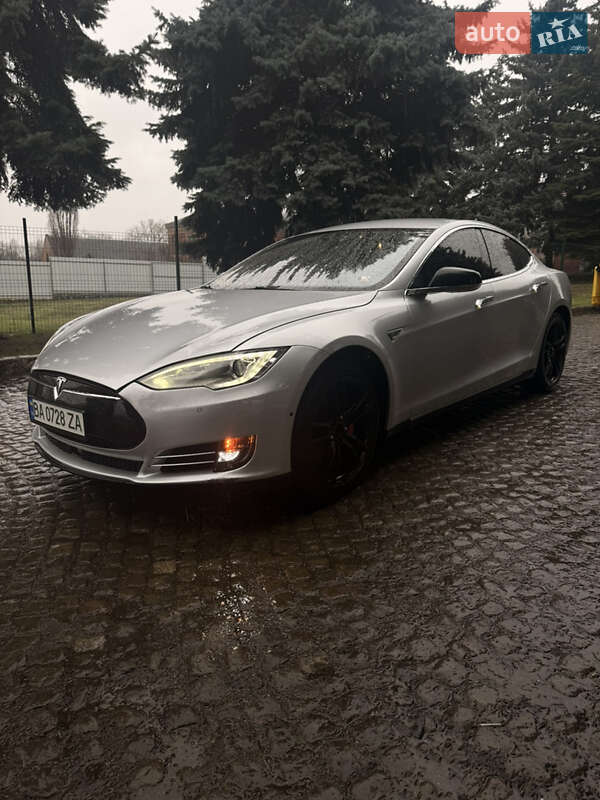 Tesla Model S 2014