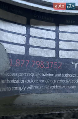 Лифтбек Tesla Model S 2016 в Львове