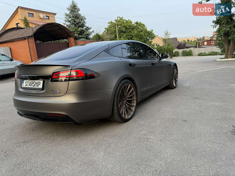 Лифтбек Tesla Model S 2023 в Днепре