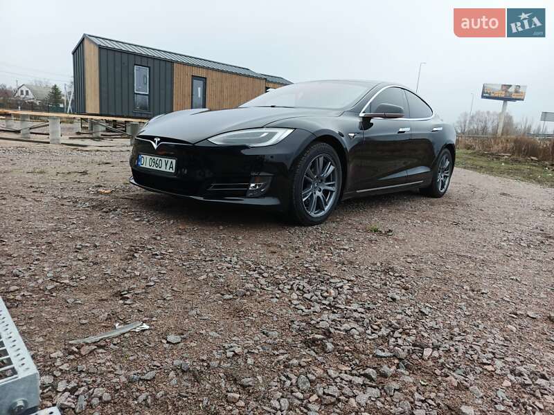 Лифтбек Tesla Model S 2021 в Киеве