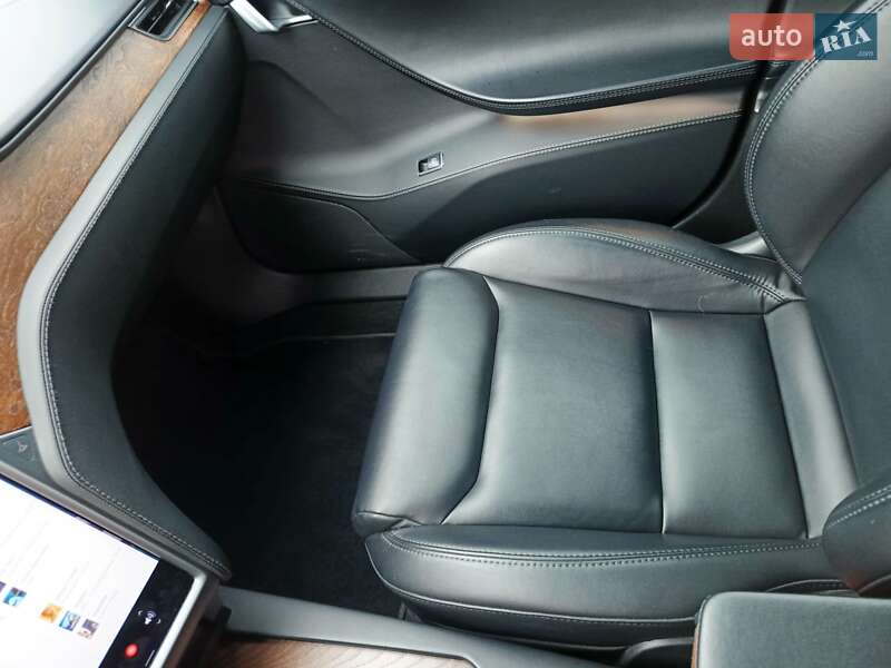 Лифтбек Tesla Model S 2021 в Киеве