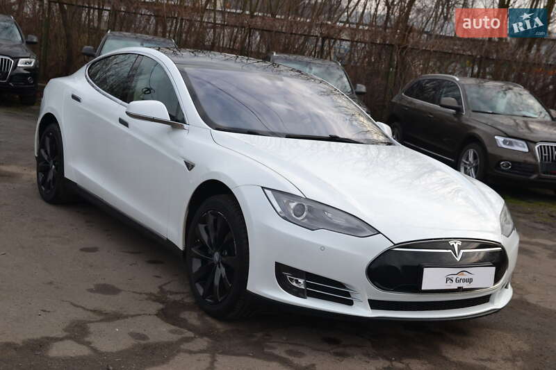 Лифтбек Tesla Model S 2014 в Луцке