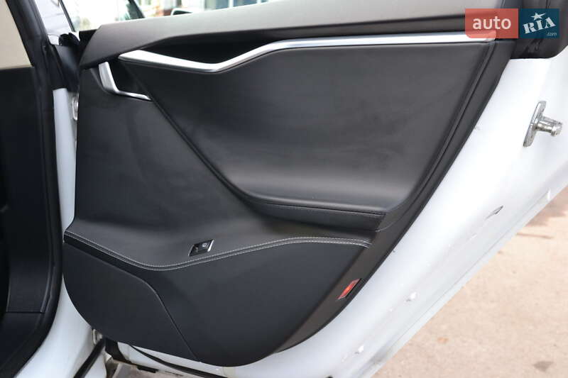 Лифтбек Tesla Model S 2014 в Луцке