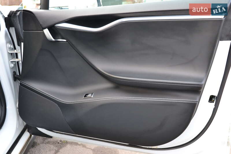 Лифтбек Tesla Model S 2014 в Луцке