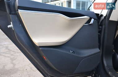 Лифтбек Tesla Model S 2015 в Луцке