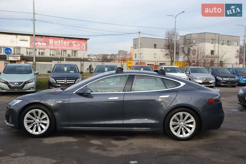 Лифтбек Tesla Model S 2016 в Луцке