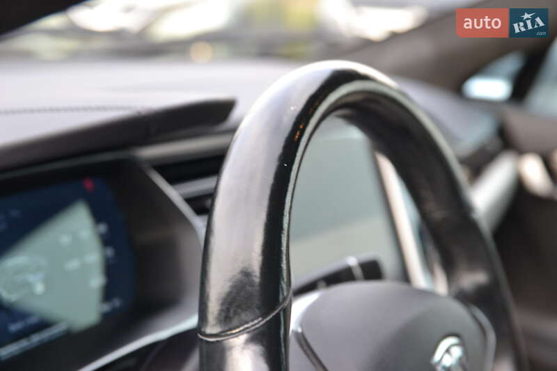 Лифтбек Tesla Model S 2016 в Луцке