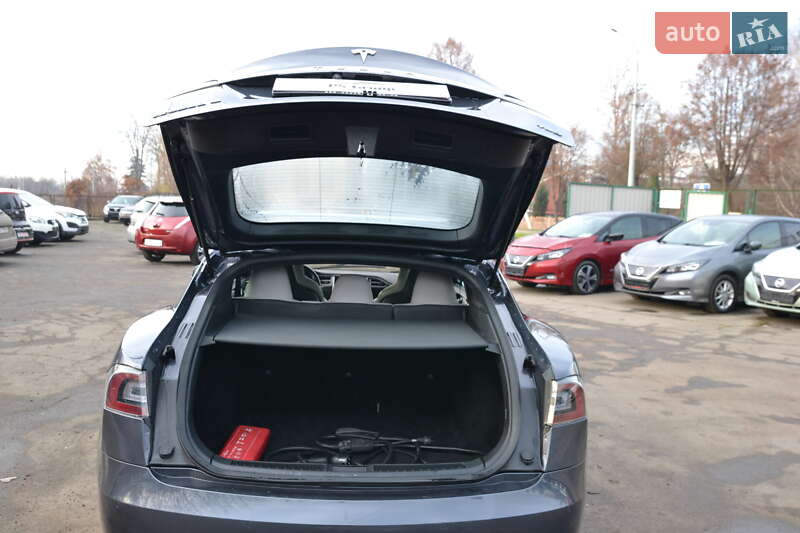 Лифтбек Tesla Model S 2016 в Луцке