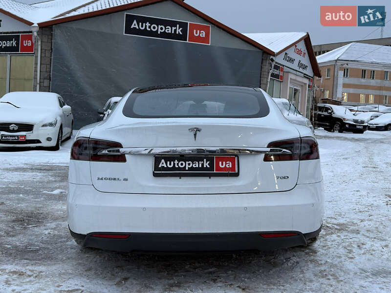 Лифтбек Tesla Model S 2015 в Виннице