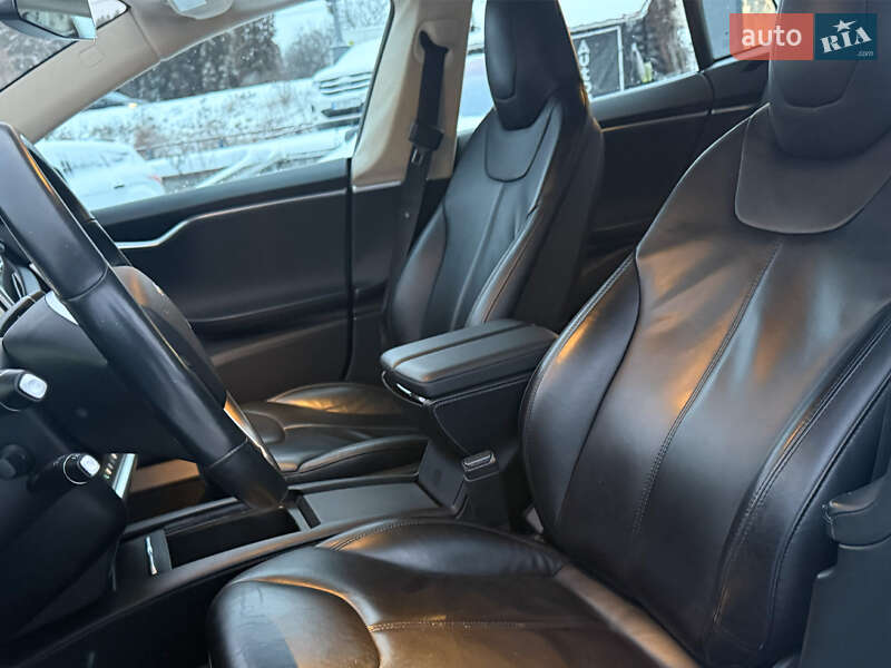 Лифтбек Tesla Model S 2015 в Виннице