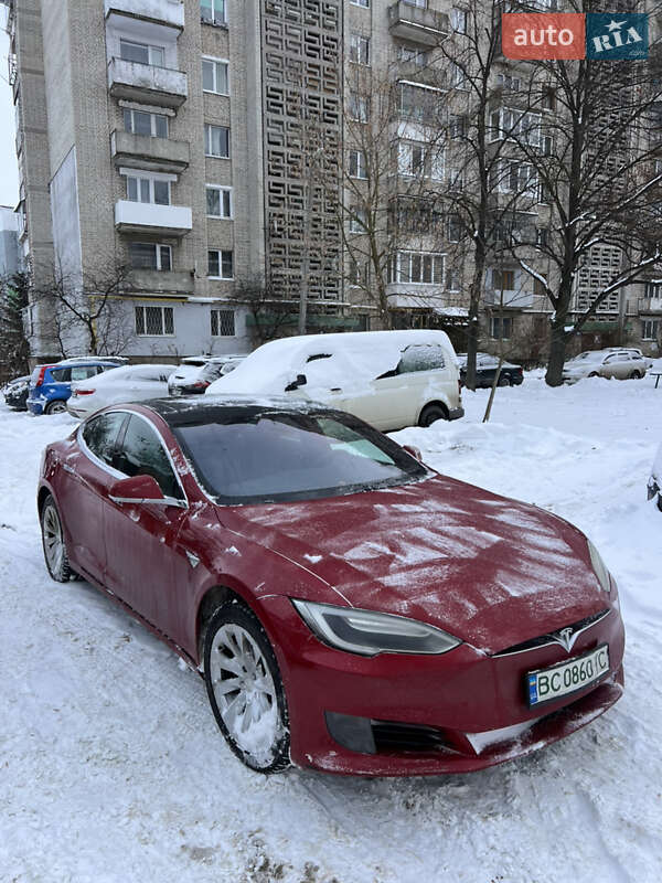 Лифтбек Tesla Model S 2016 в Львове