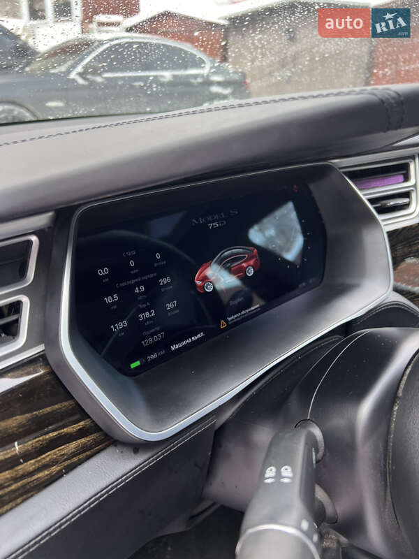 Лифтбек Tesla Model S 2016 в Львове