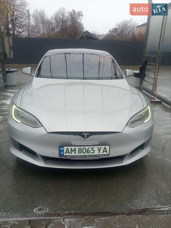 Лифтбек Tesla Model S 2017 в Житомире