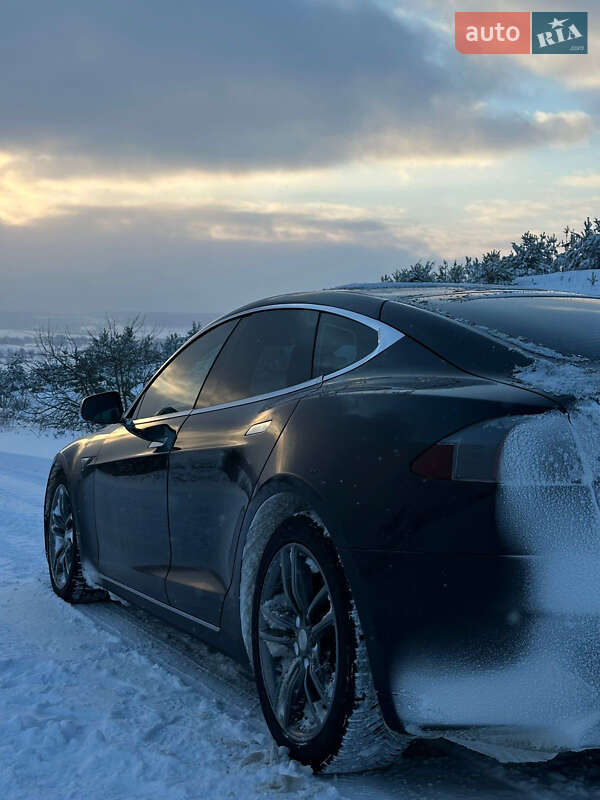 Лифтбек Tesla Model S 2015 в Бродах